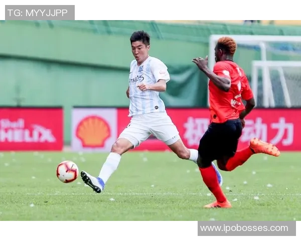 2017年富力与力帆激战回顾球场上的精彩瞬间与战术分析